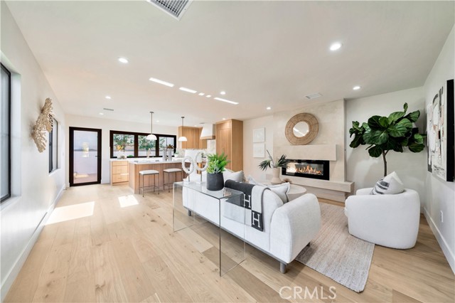 2605 N Poinsettia Avenue, Manhattan Beach CA: https://media.crmls.org/medias/accf2afb-1bd5-4953-a0e7-5da8d08b1e94.jpg