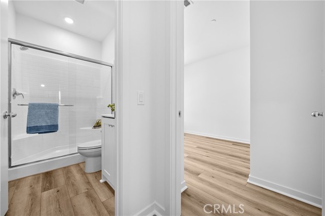 Detail Gallery Image 11 of 28 For 9423 N Sepulveda Blvd. #2,  North Hills,  CA 91343 - 3 Beds | 3 Baths