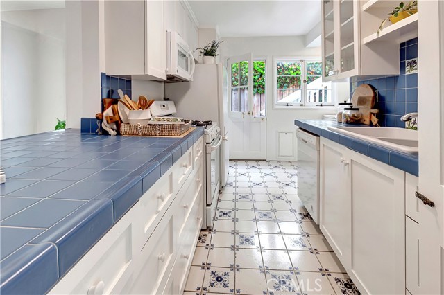 Detail Gallery Image 9 of 23 For 924 Park Ave, Laguna Beach,  CA 92651 - 3 Beds | 2 Baths