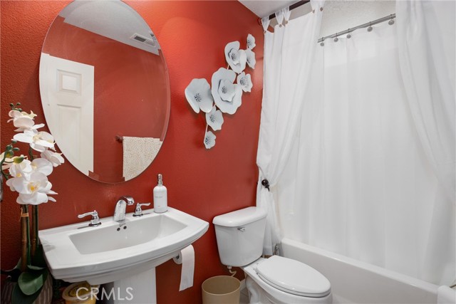 15850 Twin Lakes Dr, Moreno Valley CA: https://media.crmls.org/medias/acd0f7f3-2480-4182-93d8-a5f7649484fd.jpg