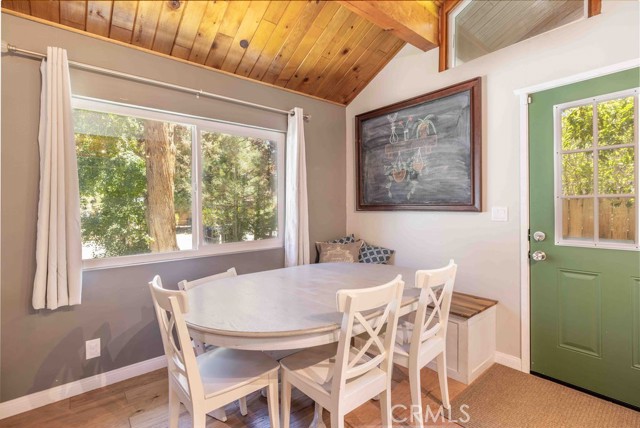 Detail Gallery Image 5 of 43 For 945 Tinker Bell Ave, Big Bear City,  CA 92314 - 3 Beds | 2 Baths