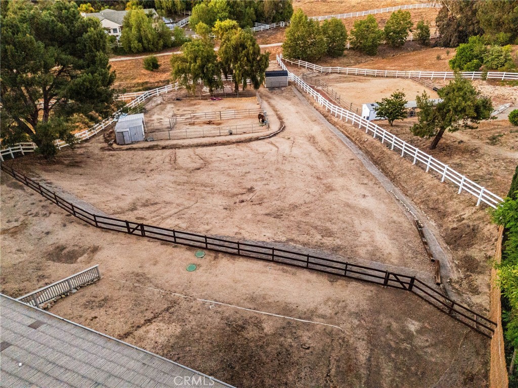 https://media.crmls.org/medias/acd1f75d-469a-4662-93fb-78e01bf19d28.jpg?preset=X-Large