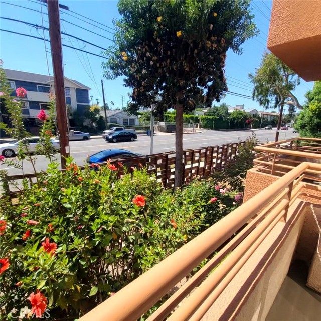 Detail Gallery Image 9 of 17 For 5060 Kester Ave #101,  Sherman Oaks,  CA 91403 - 1 Beds | 1 Baths