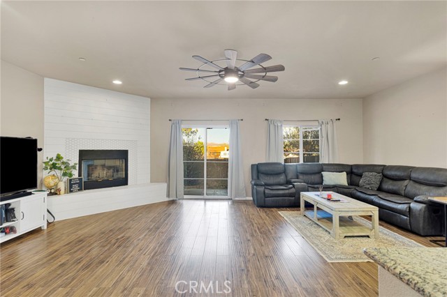 Detail Gallery Image 11 of 45 For 14193 Jicarilla Rd #302,  Apple Valley,  CA 92307 - 3 Beds | 3 Baths