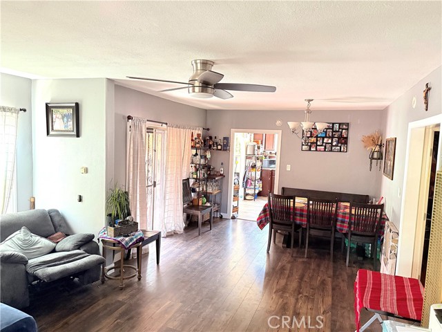 Detail Gallery Image 3 of 17 For 548 W 108th St, Los Angeles,  CA 90044 - 3 Beds | 2 Baths