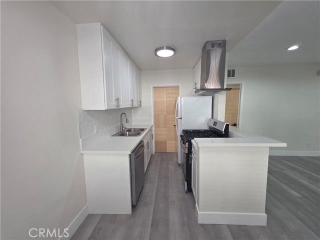 Detail Gallery Image 4 of 13 For 4436 Ventura Canyon, Sherman Oaks,  CA 91423 - 1 Beds | 1 Baths