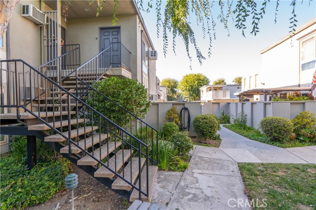 Detail Gallery Image 2 of 21 For 6041 Fountain Park St #9,  Woodland Hills,  CA 91367 - 2 Beds | 1 Baths