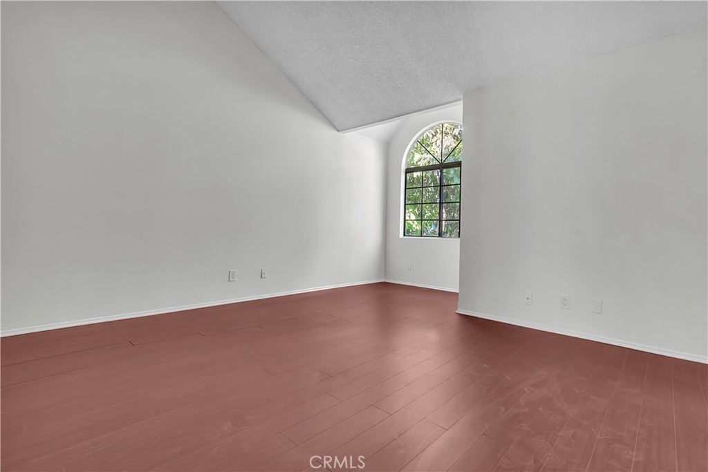 https://media.crmls.org/medias/acd6797e-4f70-452f-82d6-261496a6c9ea.jpg?preset=X-Large