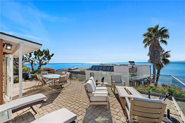 137 Cleo Street, Laguna Beach CA: https://media.crmls.org/medias/acd6ae7f-3090-4db6-9256-13e73d43cfab.jpg