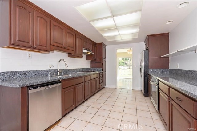 Detail Gallery Image 7 of 23 For 18731 Dylan St, Porter Ranch,  CA 91326 - 4 Beds | 2/1 Baths