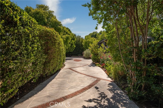 4851 Corbin Avenue, Tarzana CA: https://media.crmls.org/medias/acd83e1e-3ec6-4e26-843f-1210e4592324.jpg