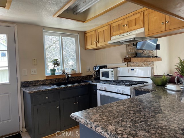 Detail Gallery Image 9 of 15 For 324 Forest Cir, Cedarpines Park,  CA 92325 - 3 Beds | 2 Baths