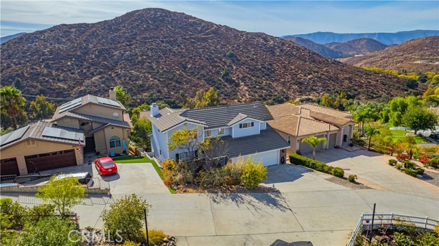 Detail Gallery Image 5 of 66 For 30718 Early Round Dr, Canyon Lake,  CA 92587 - 5 Beds | 3/1 Baths