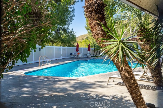 Detail Gallery Image 32 of 34 For 9512 via Venezia, Burbank,  CA 91504 - 3 Beds | 2 Baths