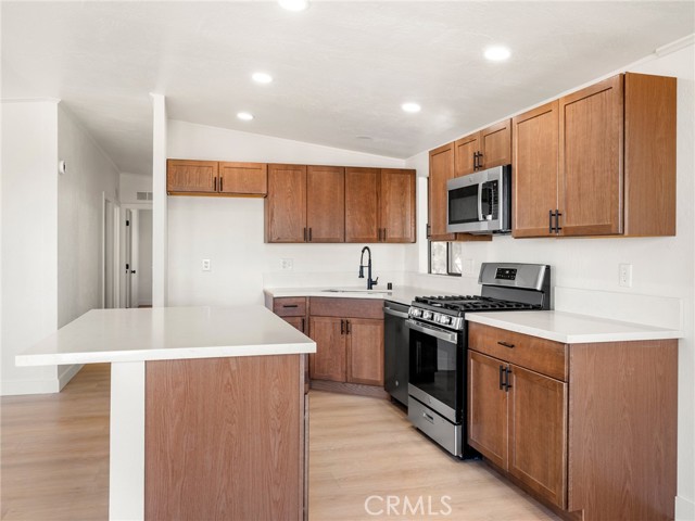 Detail Gallery Image 9 of 38 For 633 Cholla, Pinon Hills,  CA 92372 - 3 Beds | 2 Baths