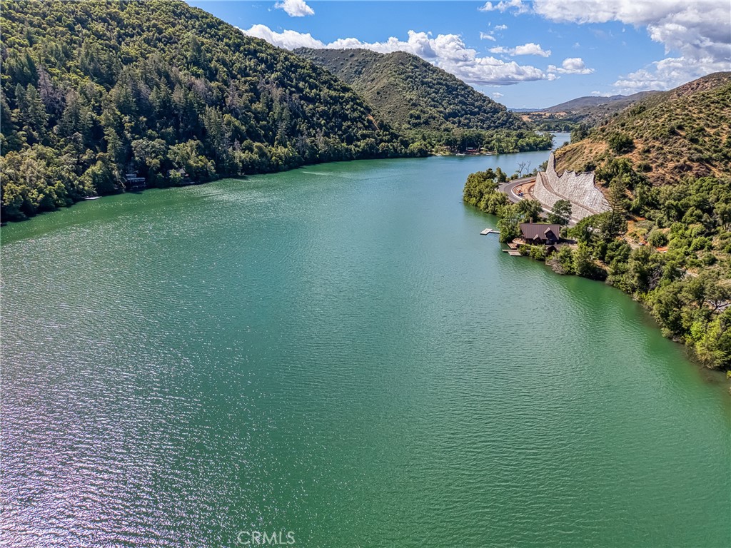 https://media.crmls.org/medias/acdb4ce5-a192-4056-8212-25127b0e48e7.jpg?preset=X-Large
