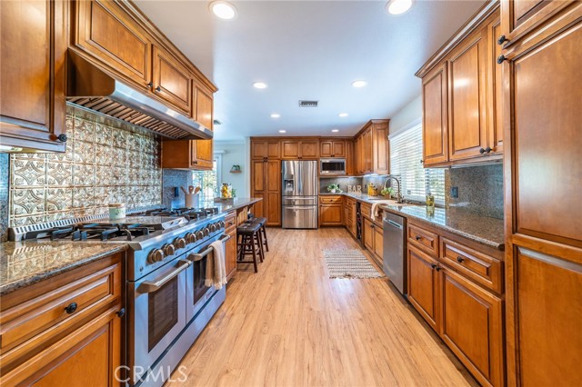 Detail Gallery Image 4 of 39 For 618 Thornhurst Ave, Glendora,  CA 91741 - 4 Beds | 3 Baths