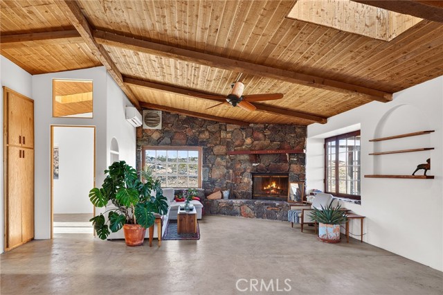 Detail Gallery Image 2 of 39 For 60473 Starlight Rd, Joshua Tree,  CA 92252 - 2 Beds | 1 Baths