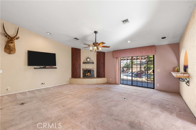 Detail Gallery Image 7 of 38 For 43732 Countryside Dr, Lancaster,  CA 93536 - 3 Beds | 2 Baths