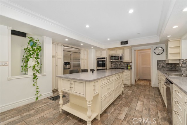 Detail Gallery Image 10 of 49 For 4303 N Golden, San Bernardino,  CA 92404 - 5 Beds | 3/1 Baths