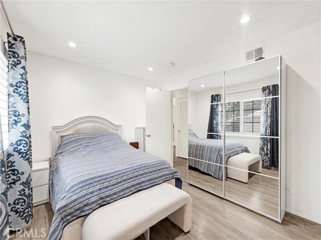 Detail Gallery Image 13 of 19 For 11350 Foothill Bld #15,  Sylmar,  CA 91342 - 2 Beds | 2 Baths