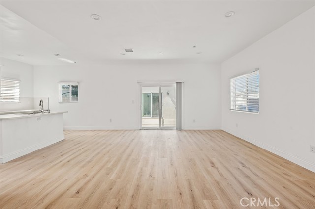939 E 97th Street, Los Angeles CA: https://media.crmls.org/medias/acdf9f6b-dc5d-44d9-b61c-650c816fb7f8.jpg