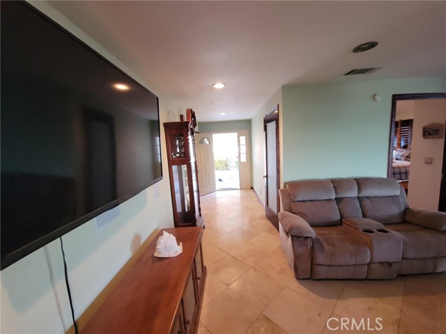 Detail Gallery Image 5 of 21 For 18107 Pier Dr., Victorville,  CA 92395 - 3 Beds | 2/1 Baths