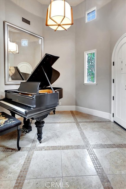 Detail Gallery Image 4 of 30 For 2501 Margaret Dr, Newport Beach,  CA 92663 - 5 Beds | 3/1 Baths