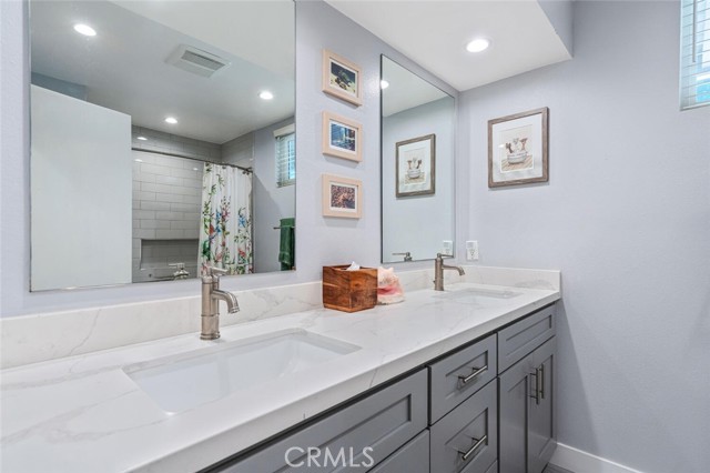 Detail Gallery Image 16 of 30 For 6321 Balcom Ave, Encino,  CA 91316 - 4 Beds | 2/1 Baths