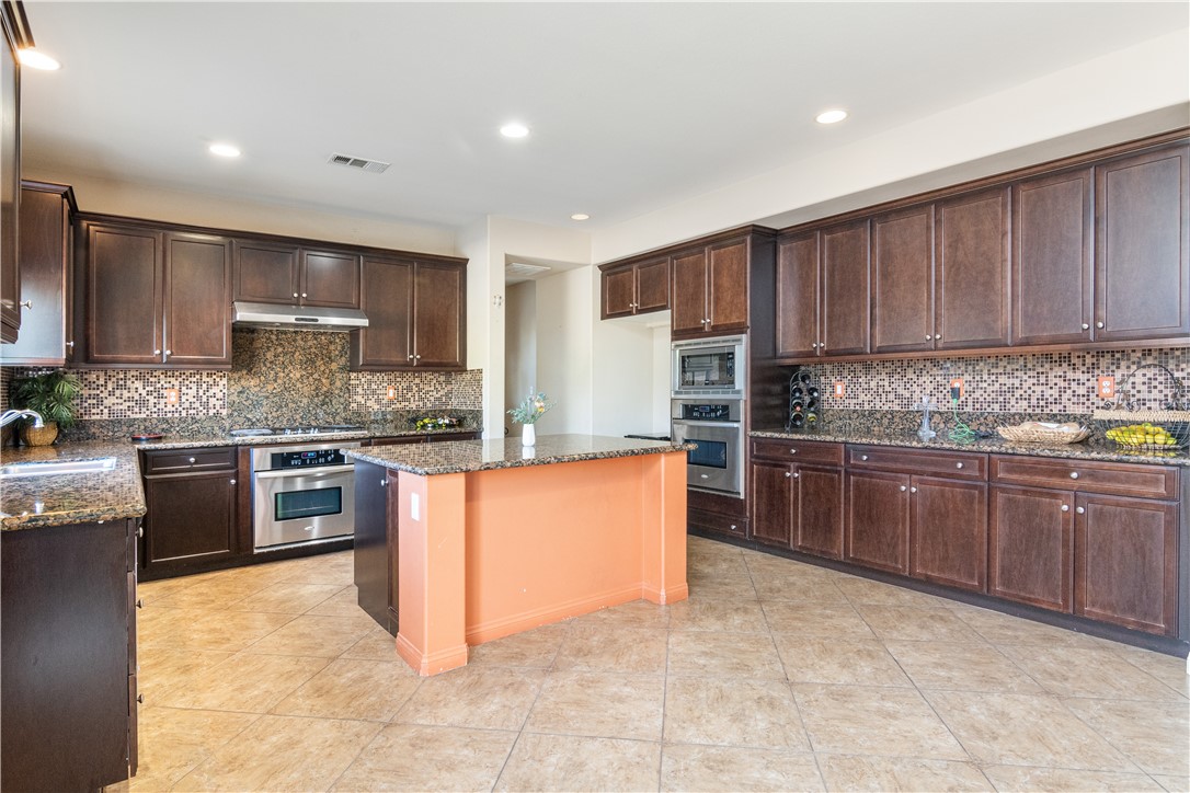 Detail Gallery Image 11 of 49 For 25944 Thistletown Ct, Menifee,  CA 92584 - 4 Beds | 2/1 Baths