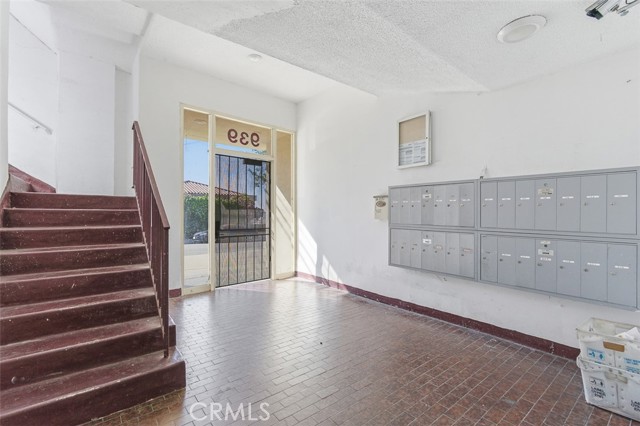 Image 15 of 26 For 939 College  