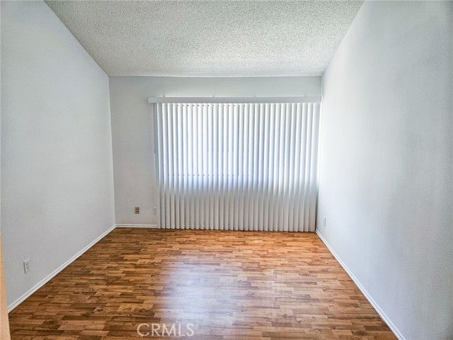Detail Gallery Image 8 of 18 For 10566 Sunland Bld #1,  Sunland,  CA 91040 - 3 Beds | 2/1 Baths