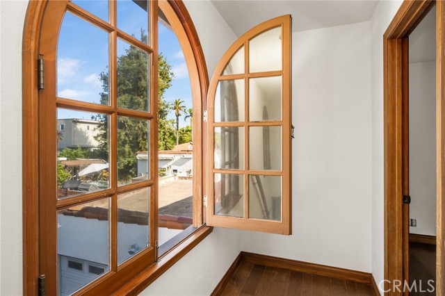 Detail Gallery Image 23 of 29 For 4225 E 3rd St, Long Beach,  CA 90814 - 4 Beds | 4 Baths