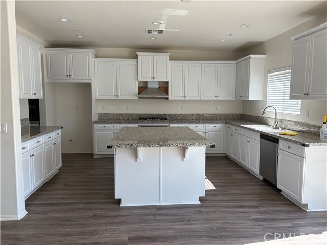 3232 Newton Avenue, Ontario CA: https://media.crmls.org/medias/ace26d54-57d1-4a7c-bce1-3bcb9a9f7d0d.jpg