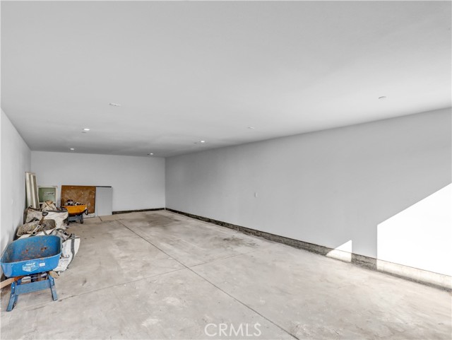 Detail Gallery Image 4 of 27 For 1231 1/2 S Rowan Ave #1/2,  Los Angeles,  CA 90023 - 4 Beds | 4 Baths