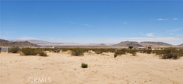 4675 Kickapoo Trail, Landers CA: https://media.crmls.org/medias/ace40f3a-e529-4808-9c28-d422cc1bf0eb.jpg