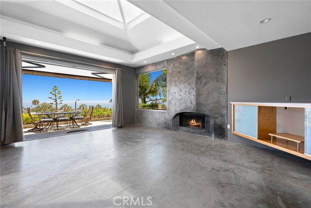 Detail Gallery Image 2 of 24 For 816 Manzanita Dr, Laguna Beach,  CA 92651 - 4 Beds | 4/1 Baths