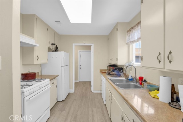 135 S Alfred Street, Coalinga CA: https://media.crmls.org/medias/ace5292c-5610-4d8a-a0ae-2a3f0a9b4666.jpg