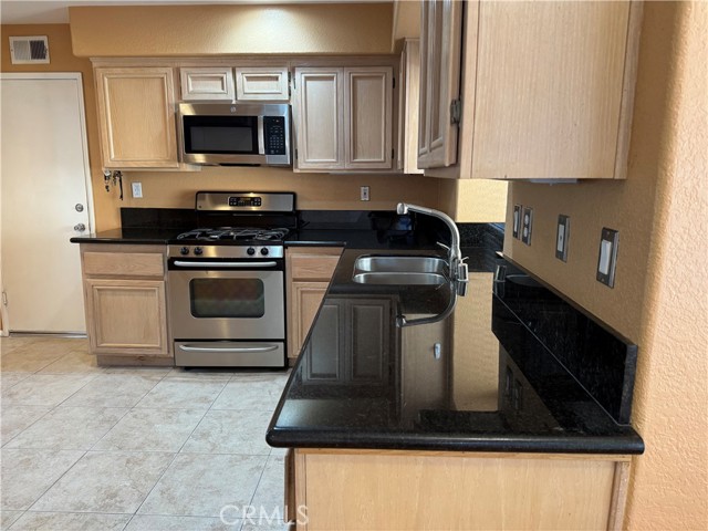 Detail Gallery Image 17 of 37 For 13 Channel Island, Aliso Viejo,  CA 92656 - 4 Beds | 2/1 Baths