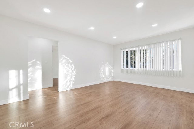 Detail Gallery Image 6 of 15 For 14937 Friar, Van Nuys,  CA 91411 - 5 Beds | 3 Baths