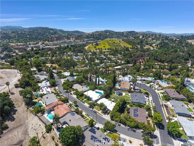 5115 Boda Pl, Woodland Hills CA: https://media.crmls.org/medias/ace68633-ee4e-4304-9254-5d655690dfe2.jpg