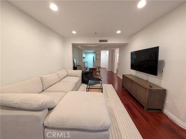 Detail Gallery Image 8 of 17 For 585 N Rossmore Ave #207,  Los Angeles,  CA 90004 - 1 Beds | 1 Baths