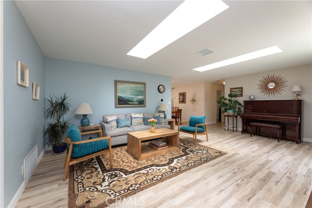 10262 Circulo De Juarez, Fountain Valley CA: https://media.crmls.org/medias/ace7949a-cd95-40f6-bb45-6bd4fc758da5.jpg