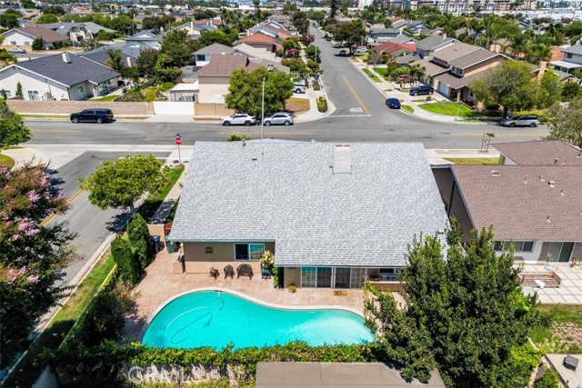 Detail Gallery Image 7 of 55 For 7152 Sunlight Dr, Huntington Beach,  CA 92647 - 5 Beds | 4 Baths