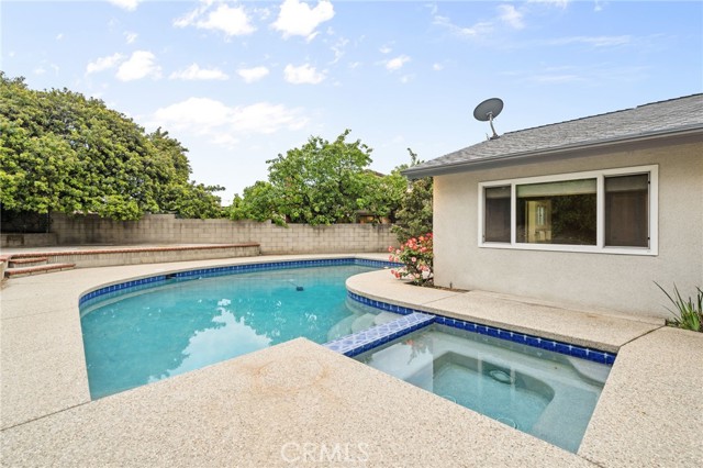 1435 E Dalton Avenue, Glendora CA: https://media.crmls.org/medias/ace935c5-f254-4b29-8f4f-7be9a07d1e56.jpg