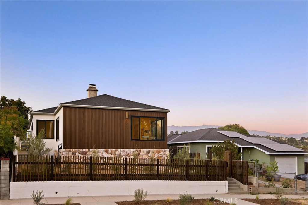 5217 Hub Street — image 1