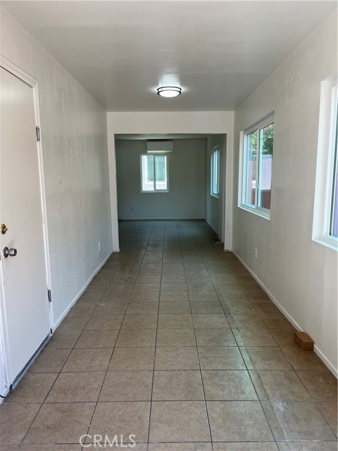 Detail Gallery Image 2 of 33 For 1257 Velasco, Los Angeles,  CA 90023 - 4 Beds | 1 Baths
