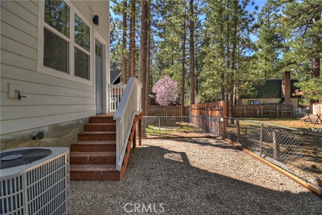 Detail Gallery Image 34 of 50 For 911 Sugarloaf, Big Bear City,  CA 92314 - 3 Beds | 3 Baths