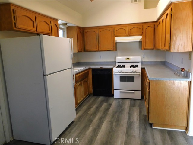 Detail Gallery Image 6 of 18 For 20321 88th, California City,  CA 93505 - 3 Beds | 2 Baths