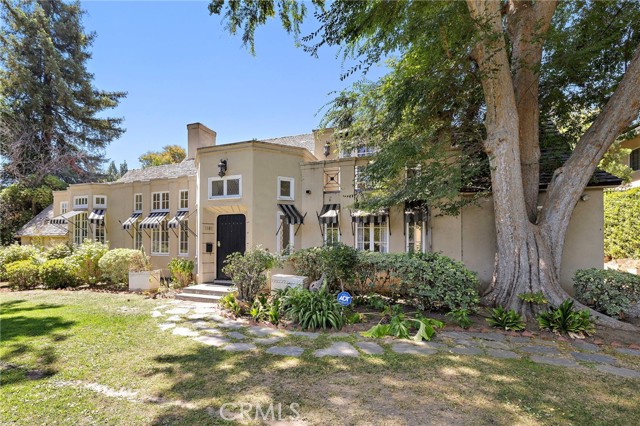1181 Old Mill Rd, San Marino CA: https://media.crmls.org/medias/acea53e9-60a4-4fd3-a06e-999274d2151f.jpg